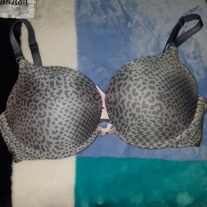 34D VS push up bra